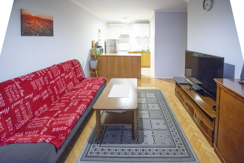 44,2 m2 - do zamieszkania lub pod inwestycję - zdjęcie 2