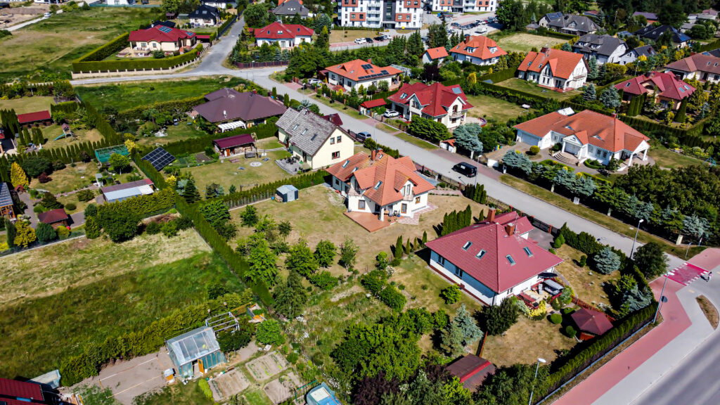 Działka budowlana z pełnym uzbrojeniem - zdjęcie 1