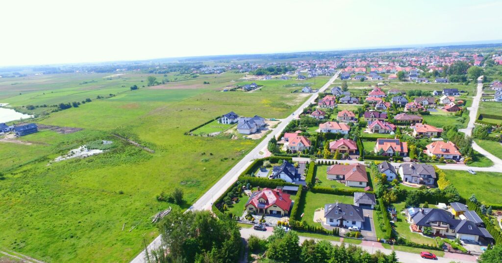 Działka budowlana z pełnym uzbrojeniem - zdjęcie 2