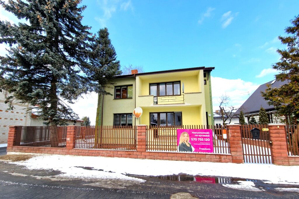 Dom na sprzedaż w Bialej Podlaskiej, pow. 155m2 - zdjęcie 1