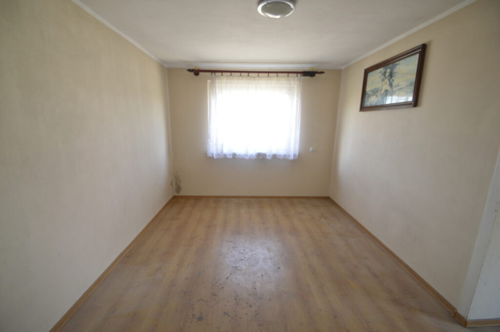 Dom na wsi do wykończenia 130 m2, 7 pokoi  + garaż - zdjęcie 4