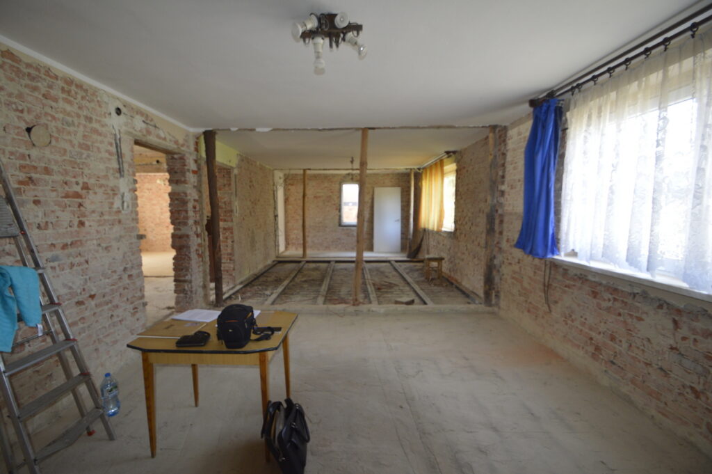 Dom na wsi do wykończenia 130 m2, 7 pokoi  + garaż - zdjęcie 9