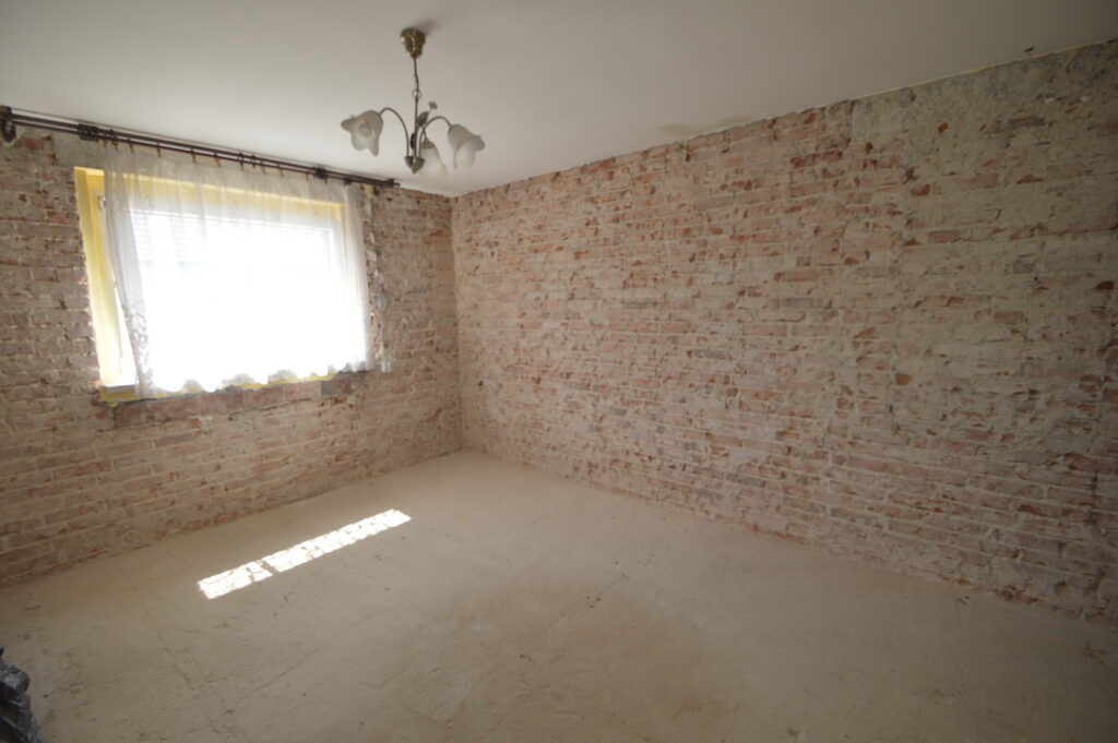 Dom na wsi do wykończenia 130 m2, 7 pokoi  + garaż - zdjęcie 12