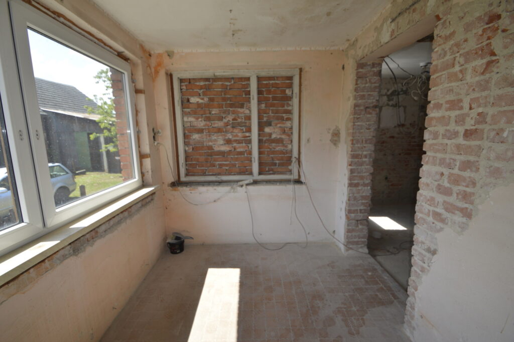 Dom na wsi do wykończenia 130 m2, 7 pokoi  + garaż - zdjęcie 13