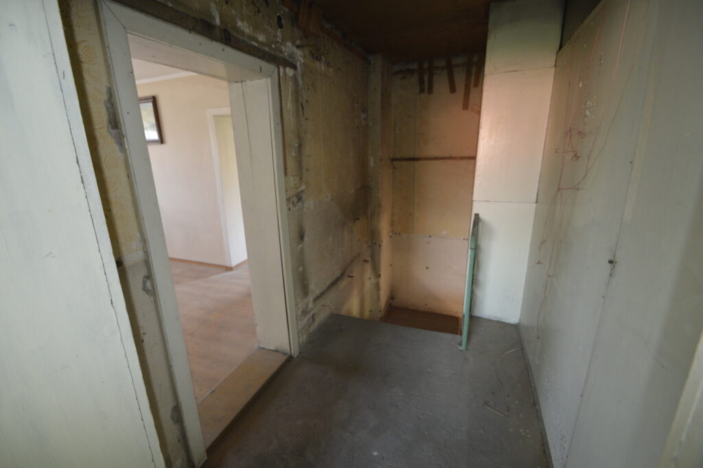 Dom na wsi do wykończenia 130 m2, 7 pokoi  + garaż - zdjęcie 14