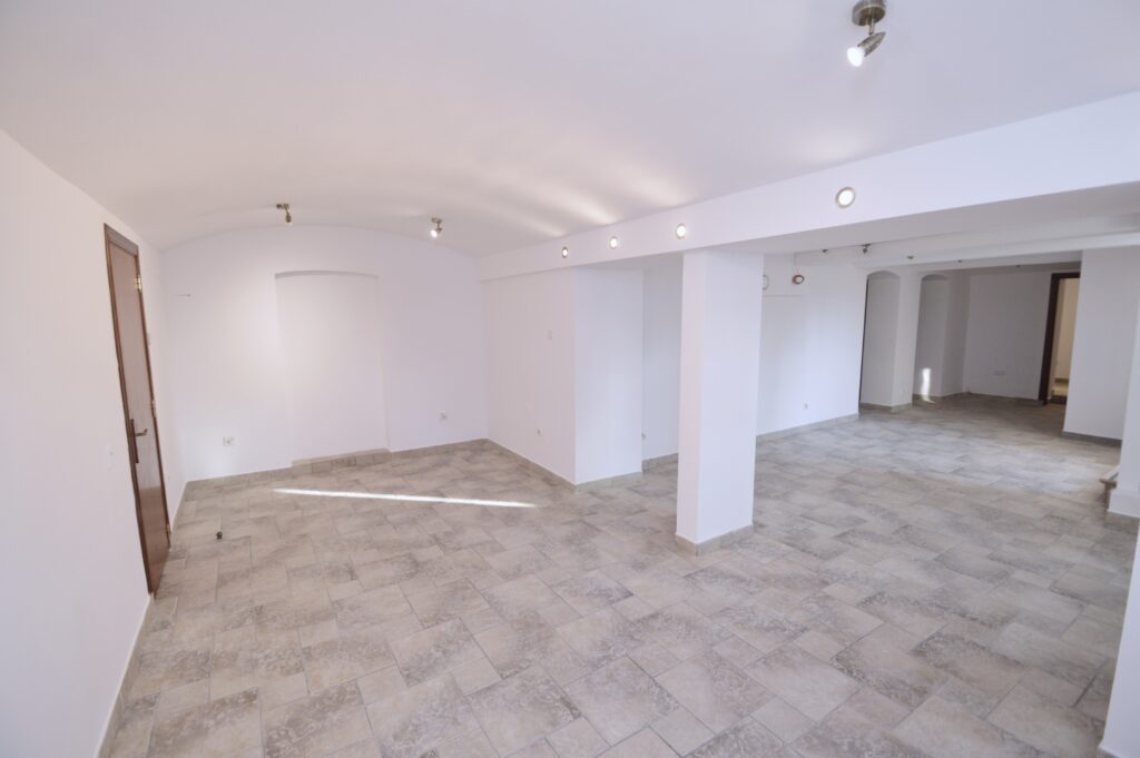 Lokal na wynajem Centrum w sąsiedztwie Solaris - zdjęcie 1