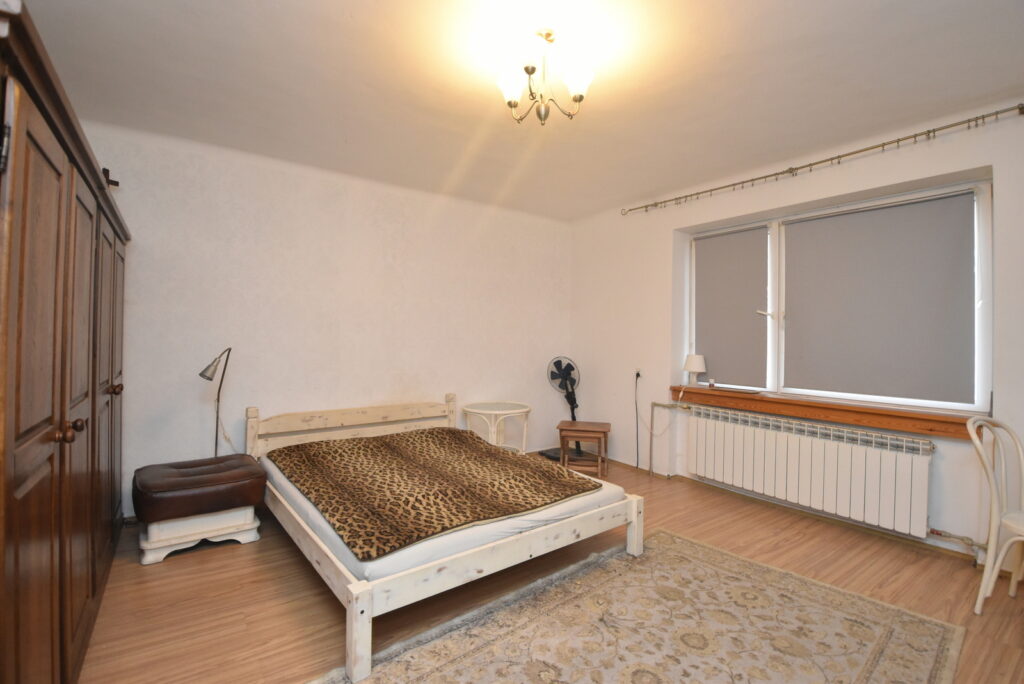 Rodzinny dom z dużą działką budowlaną - zdjęcie 11