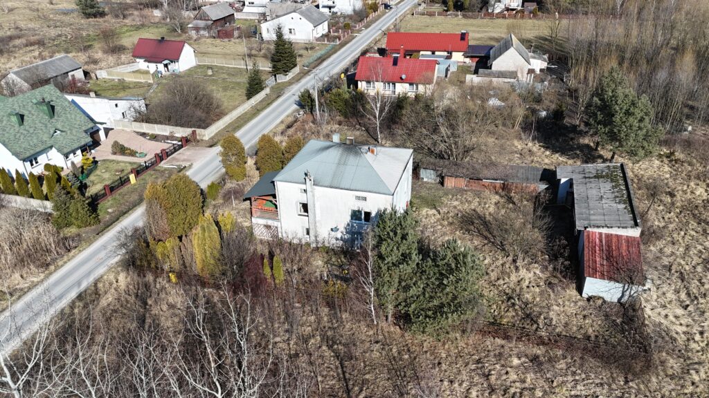 Rodzinny dom z dużą działką budowlaną - zdjęcie 19