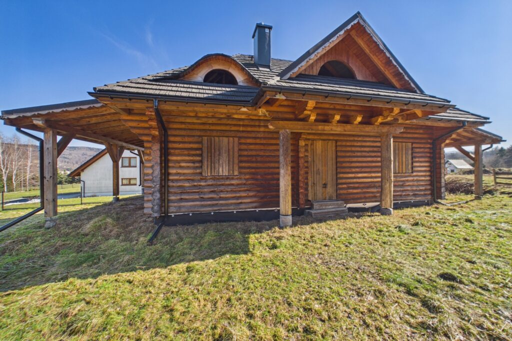 Dom całoroczny z bala w Beskidzie Małym - zdjęcie 1