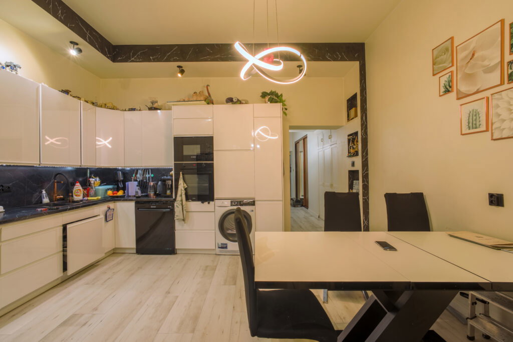 3 pokojowe mieszkanie w centrum zabytkowego miasta - zdjęcie 3