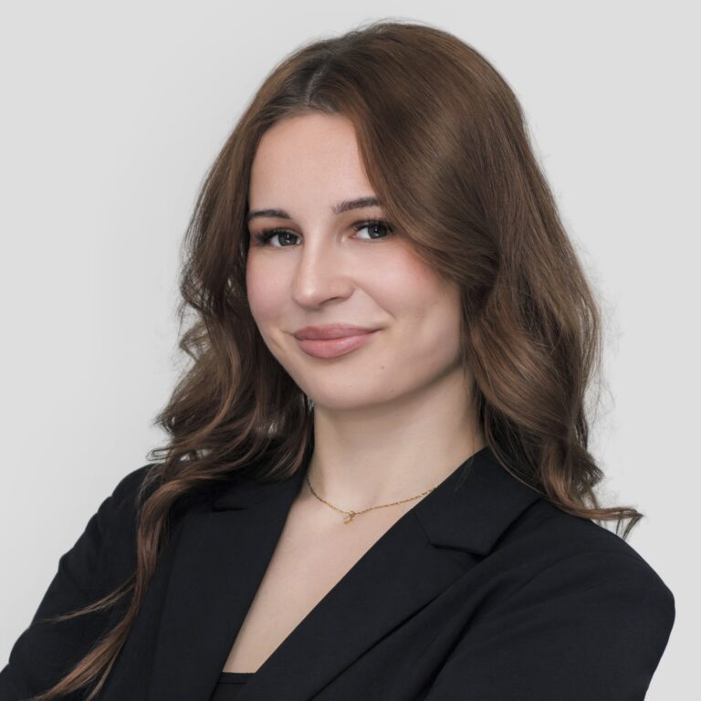 Julia Sutkowska - Agent Nieruchomości - Freedom