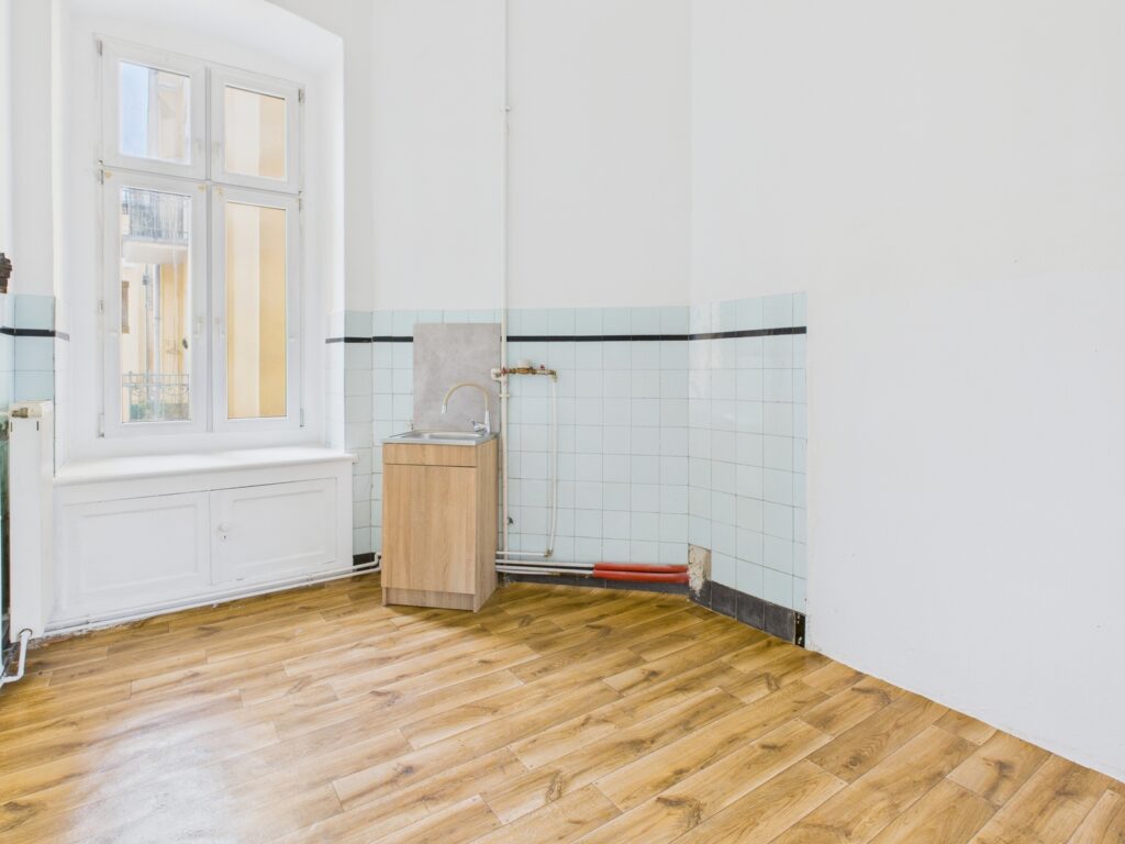Prestiż bez hałasu. 60m², balkon, CO miejskie. - zdjęcie 4