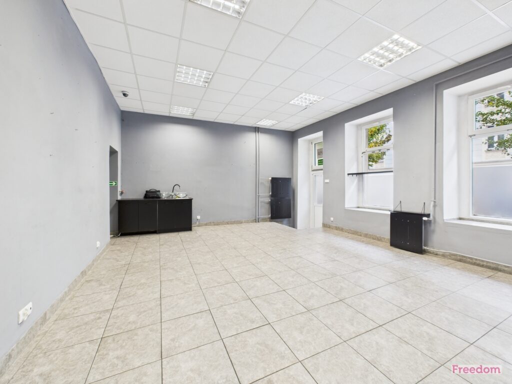 Parter komercyjny blisko Rynku | Parking i HDS - zdjęcie 1