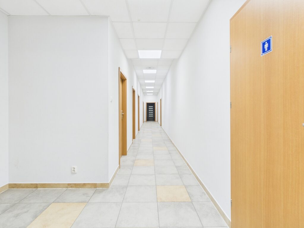Lokal do wynajęcia w doskonałej lokalizacji - zdjęcie 5