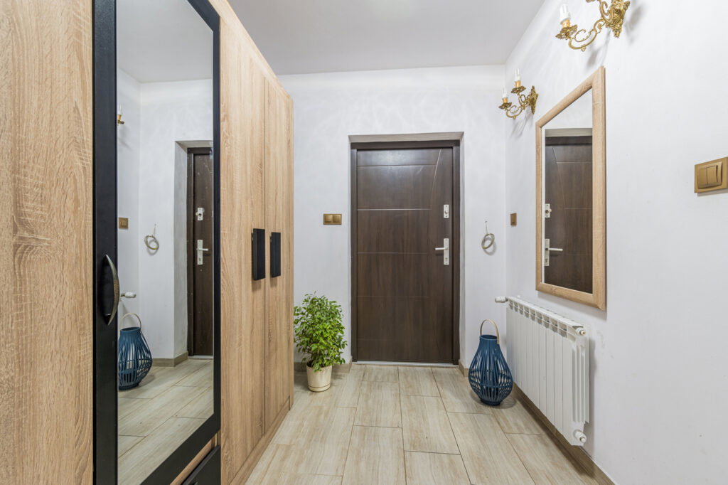 Nowy, parterowy dom + poddasze-na działce 1000 m2 - zdjęcie 9