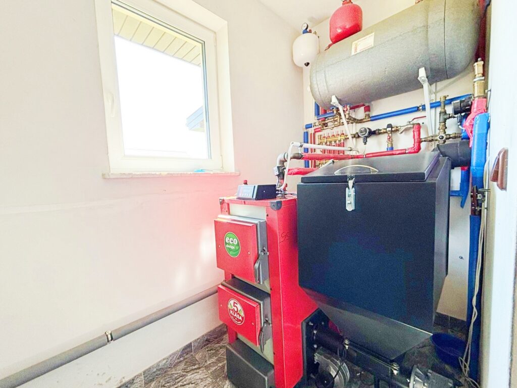 Nowy, parterowy dom + poddasze-na działce 1000 m2 - zdjęcie 10