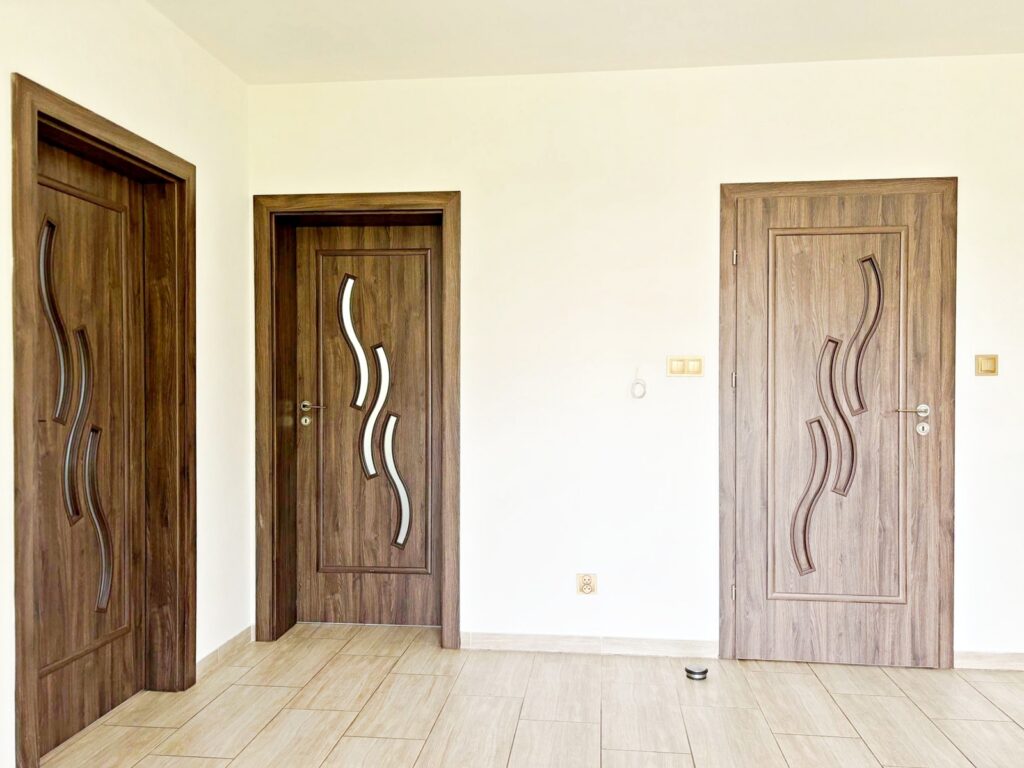 Nowy, parterowy dom + poddasze-na działce 1000 m2 - zdjęcie 11