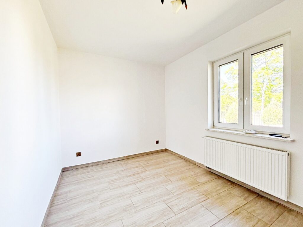 Nowy, parterowy dom + poddasze-na działce 1000 m2 - zdjęcie 12