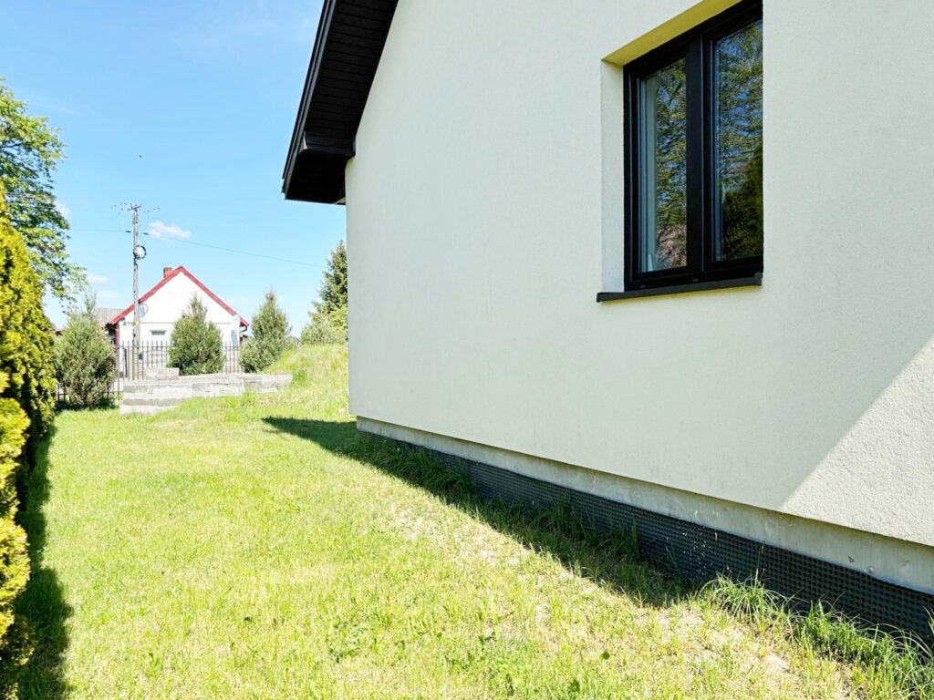 Nowy, parterowy dom + poddasze-na działce 1000 m2 - zdjęcie 16