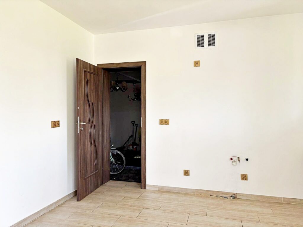 Nowy, parterowy dom + poddasze-na działce 1000 m2 - zdjęcie 17