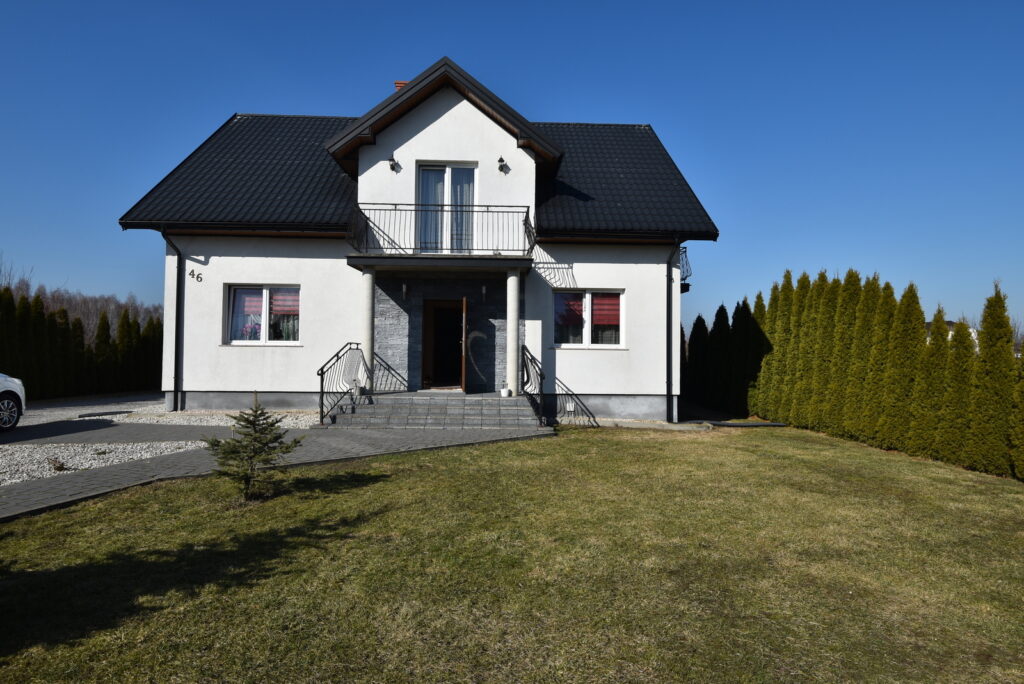 Nowoczesny dom piętrowy - zdjęcie 1