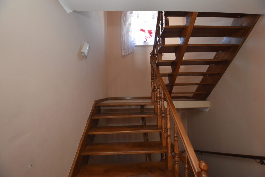 Nowoczesny dom piętrowy - zdjęcie 3