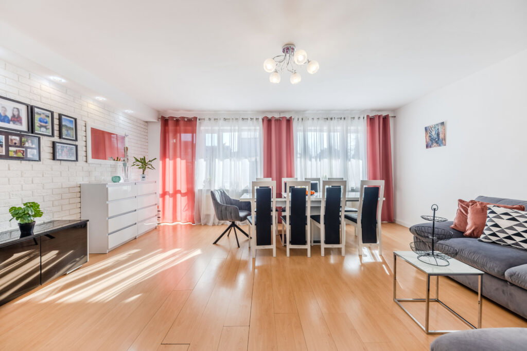 Przytulny dom w spokojnej okolicy - zdjęcie 3