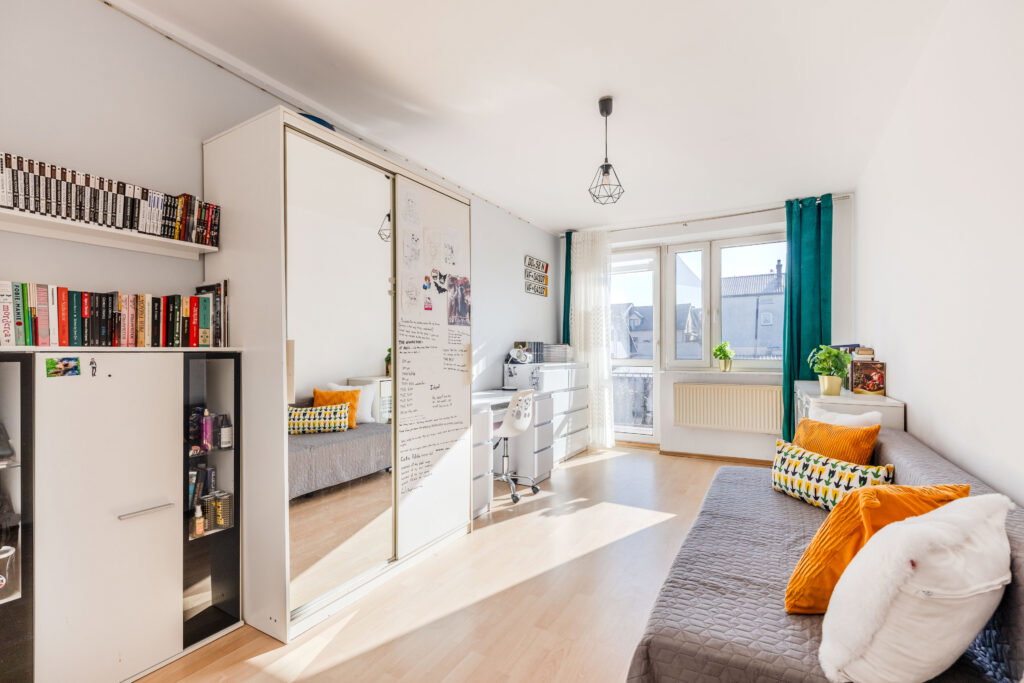 Przytulny dom w spokojnej okolicy - zdjęcie 7