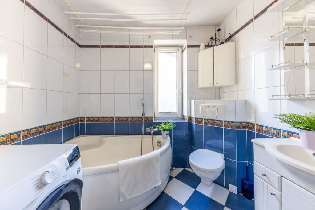 Przytulny dom w spokojnej okolicy - zdjęcie 12