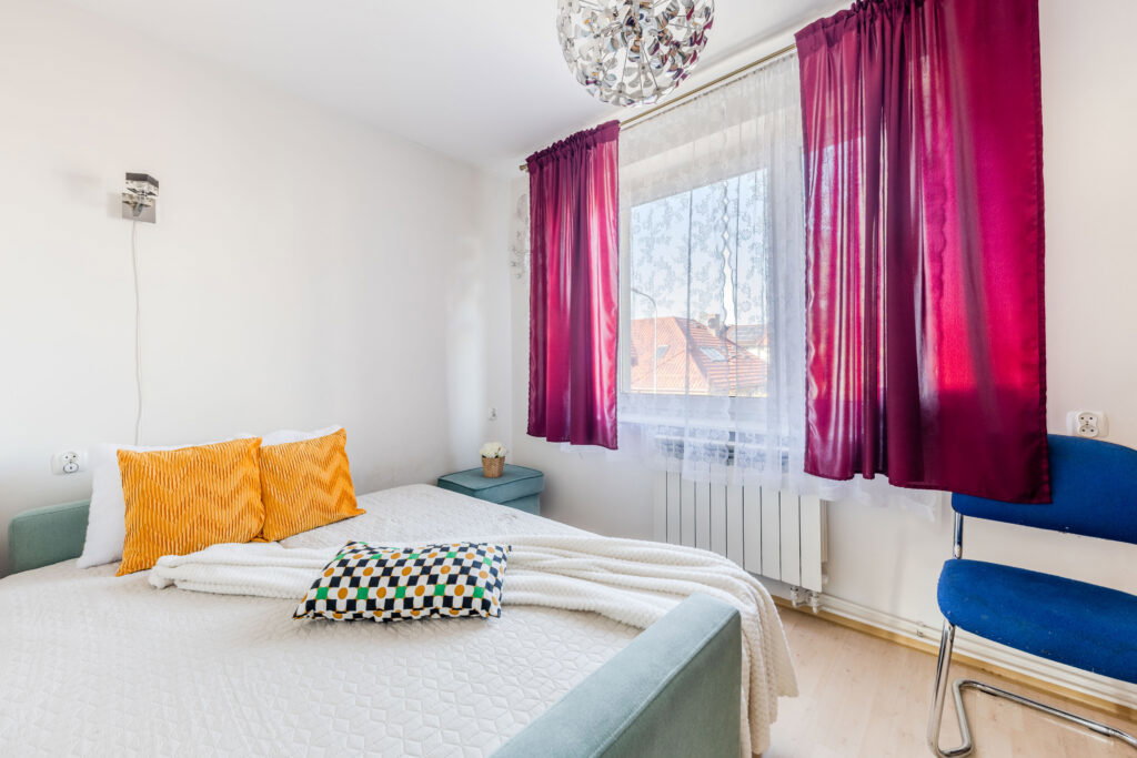 Przytulny dom w spokojnej okolicy - zdjęcie 9