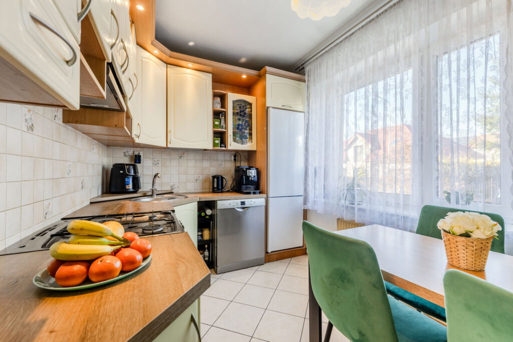 Przytulny dom w spokojnej okolicy - zdjęcie 1