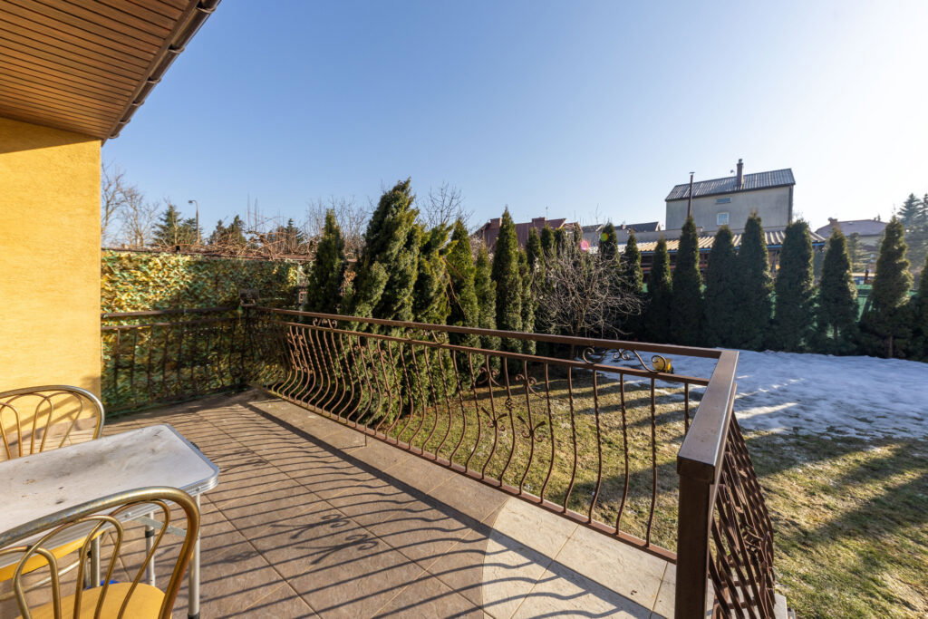 Przytulny dom w spokojnej okolicy - zdjęcie 19