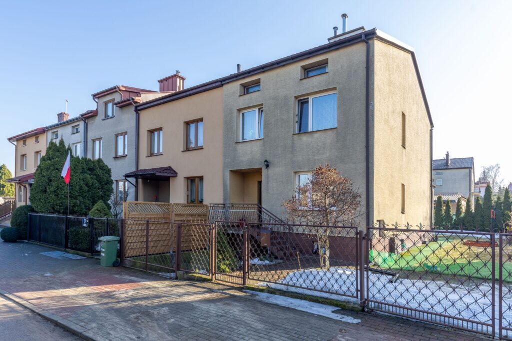 Przytulny dom w spokojnej okolicy - zdjęcie 20