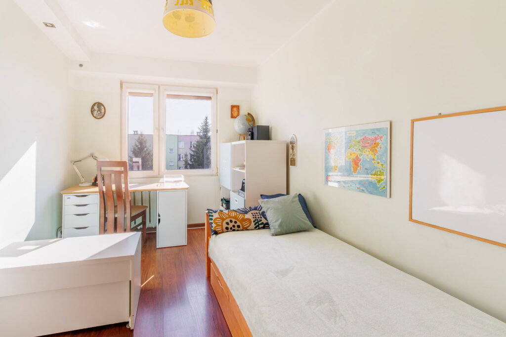 Trzypokojowe mieszkanie z balkonem na Os. Legionów - zdjęcie 4