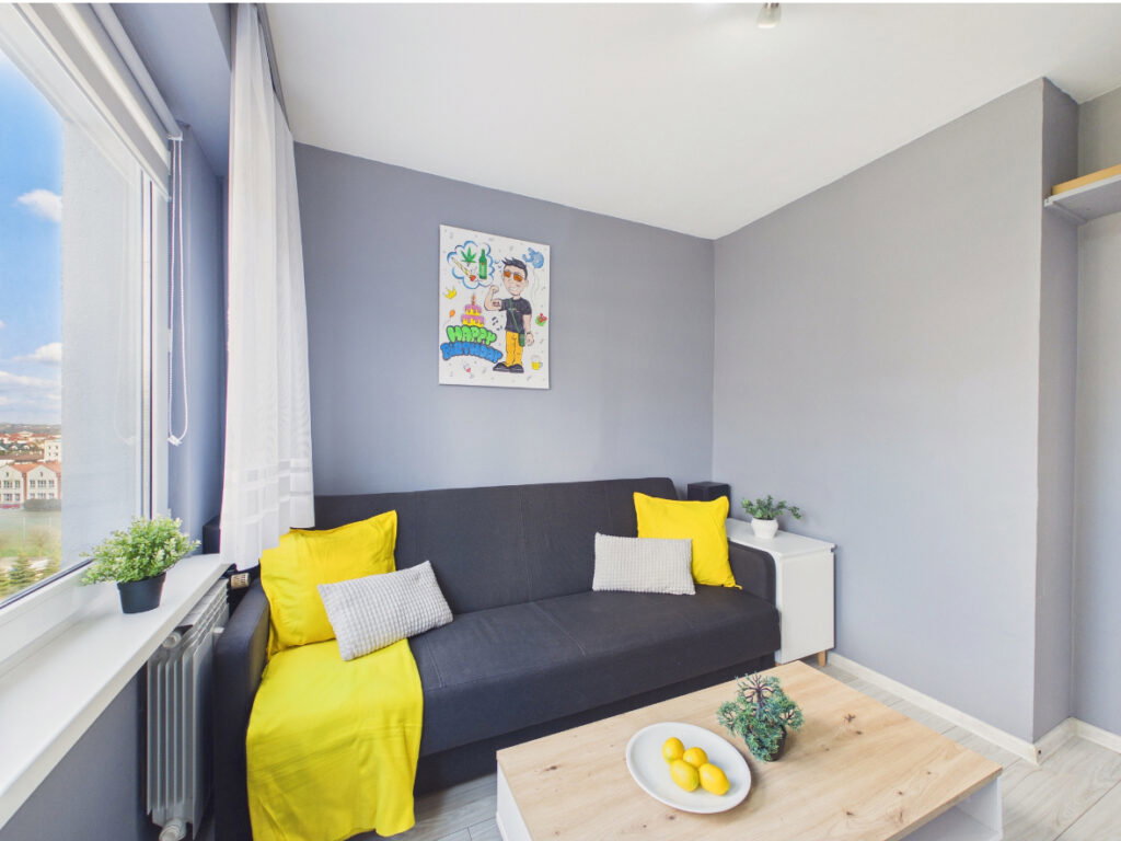 Słoneczne mieszkanie balkon i widok na góry - zdjęcie 1