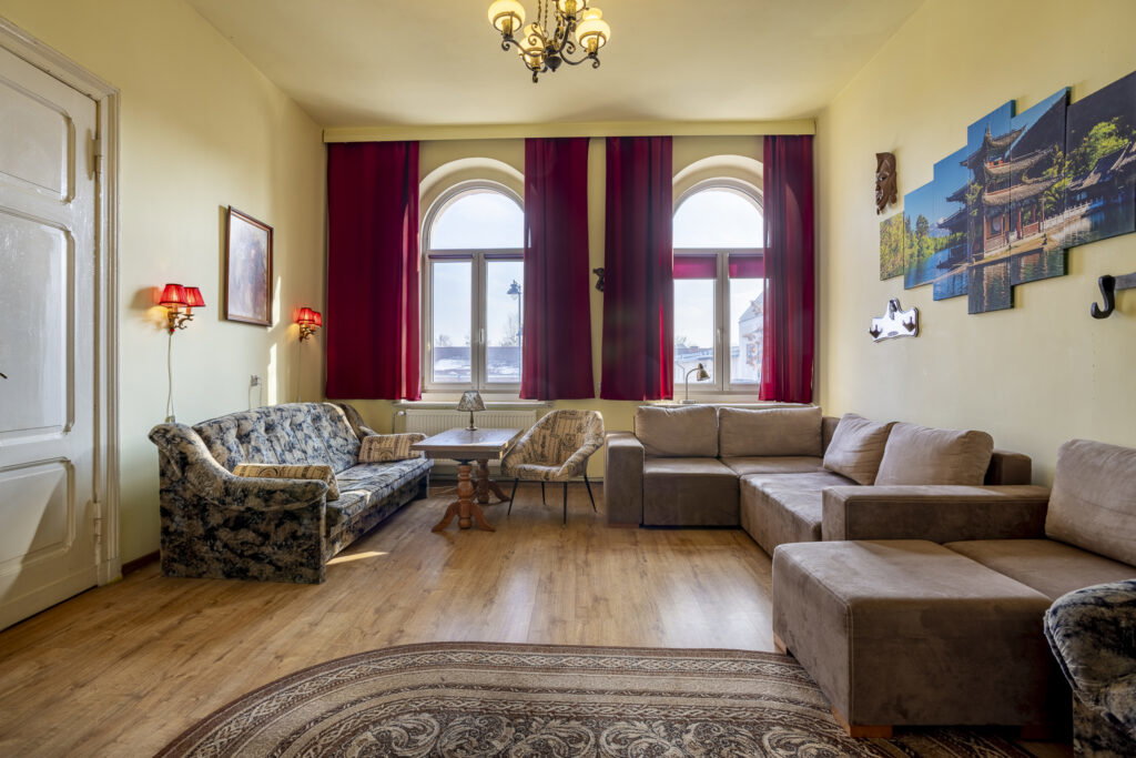 Mieszkanie w kamienicy w ścisłym centrum Ełku - zdjęcie 1