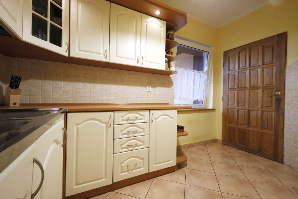 Solidny duży dom w Pówsi k/Zalewa - zdjęcie 8