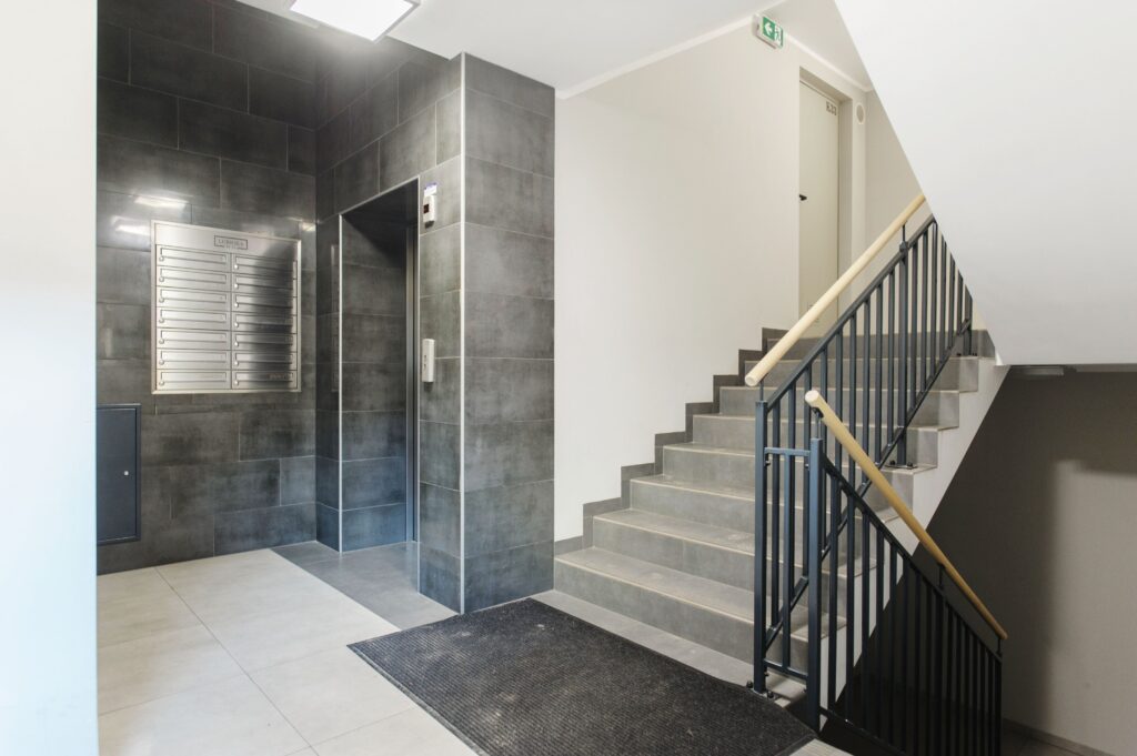 4-pokojowe mieszkanie w pobliżu starówki - zdjęcie 10