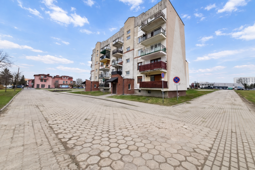 4 pokojowe mieszkanie w dobrej lokalizacji - zdjęcie 12