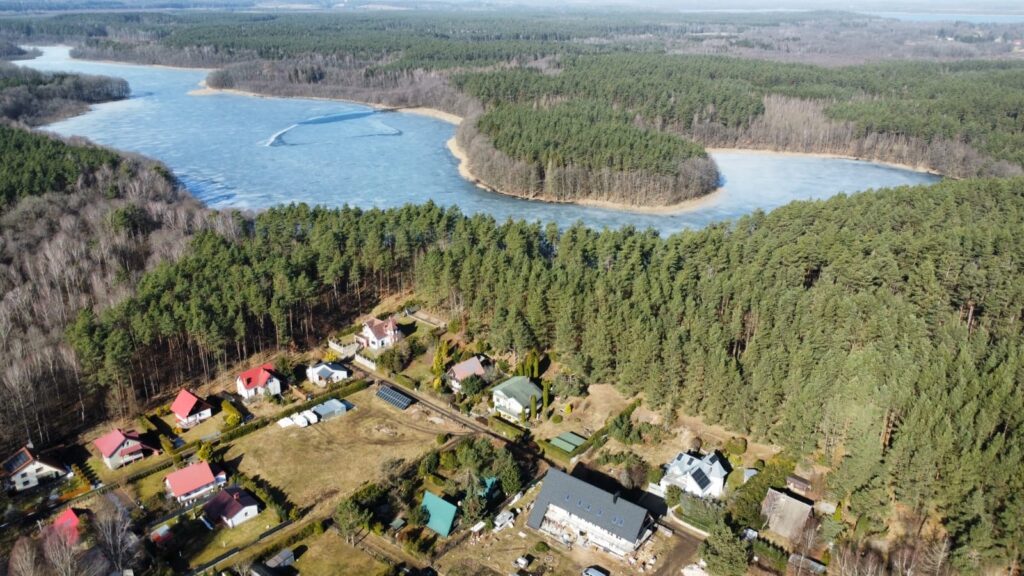 Posesja na sprzedaż - zdjęcie 2