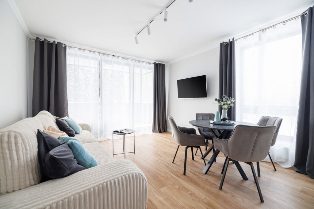 Budynek 2023r. hala garażowa, 13 min do molo - zdjęcie 1