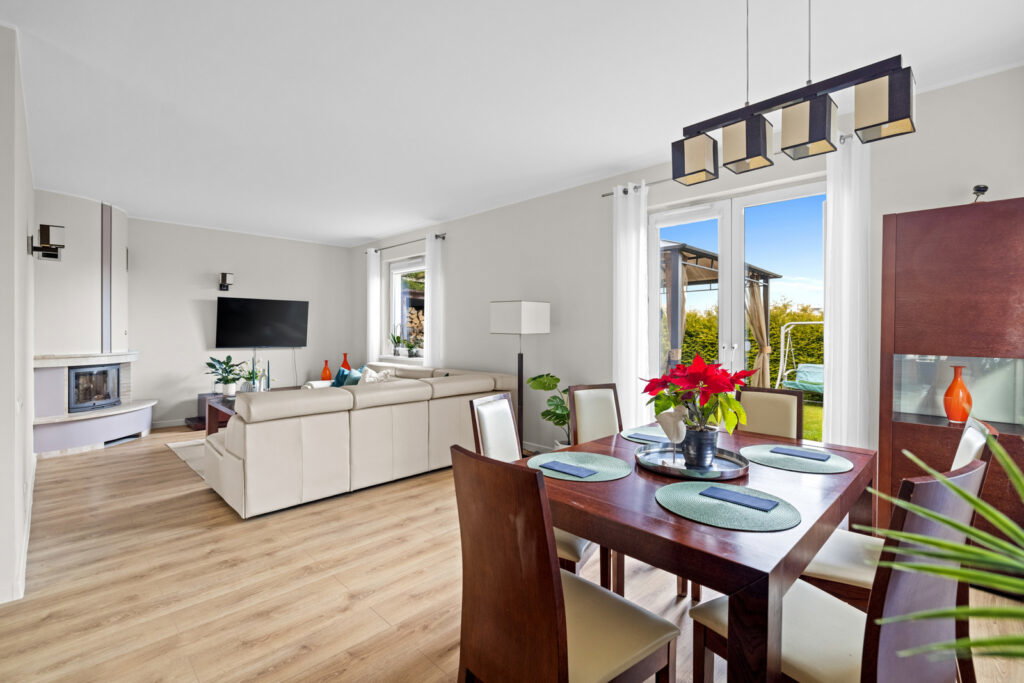 Dom z garażem | zadbany ogród | dobry układ - zdjęcie 1