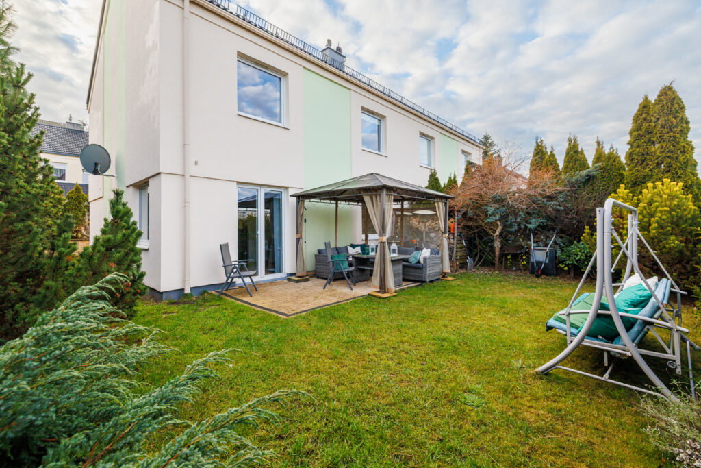 Dom z garażem | zadbany ogród | dobry układ - zdjęcie 2