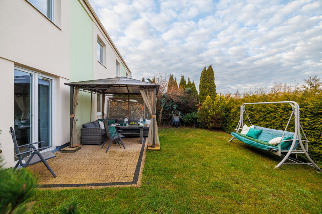 Dom z garażem | zadbany ogród | dobry układ - zdjęcie 3