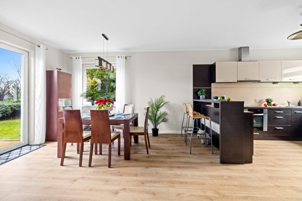 Dom z garażem | zadbany ogród | dobry układ - zdjęcie 5