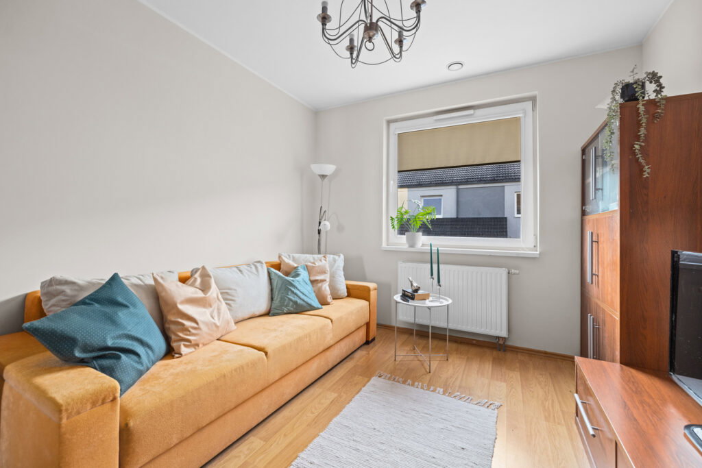 Dom z garażem | zadbany ogród | dobry układ - zdjęcie 12