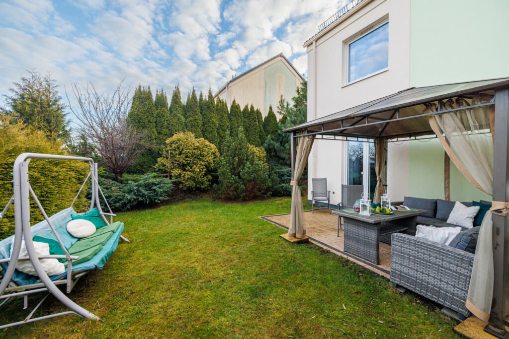 Dom z garażem | zadbany ogród | dobry układ - zdjęcie 15