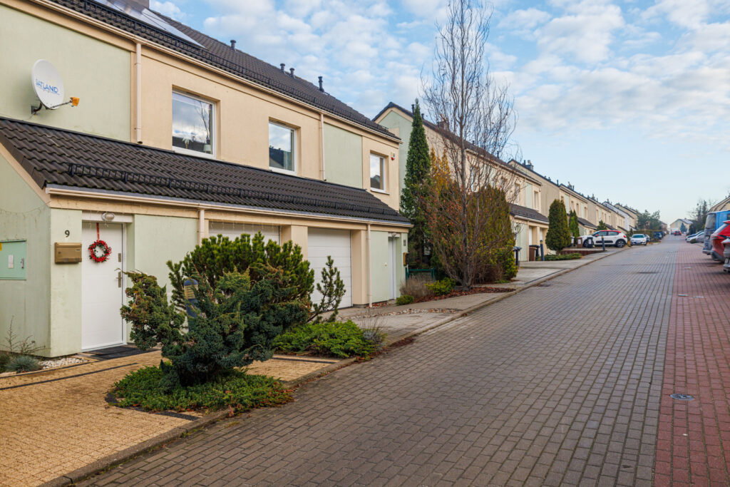 Dom z garażem | zadbany ogród | dobry układ - zdjęcie 16