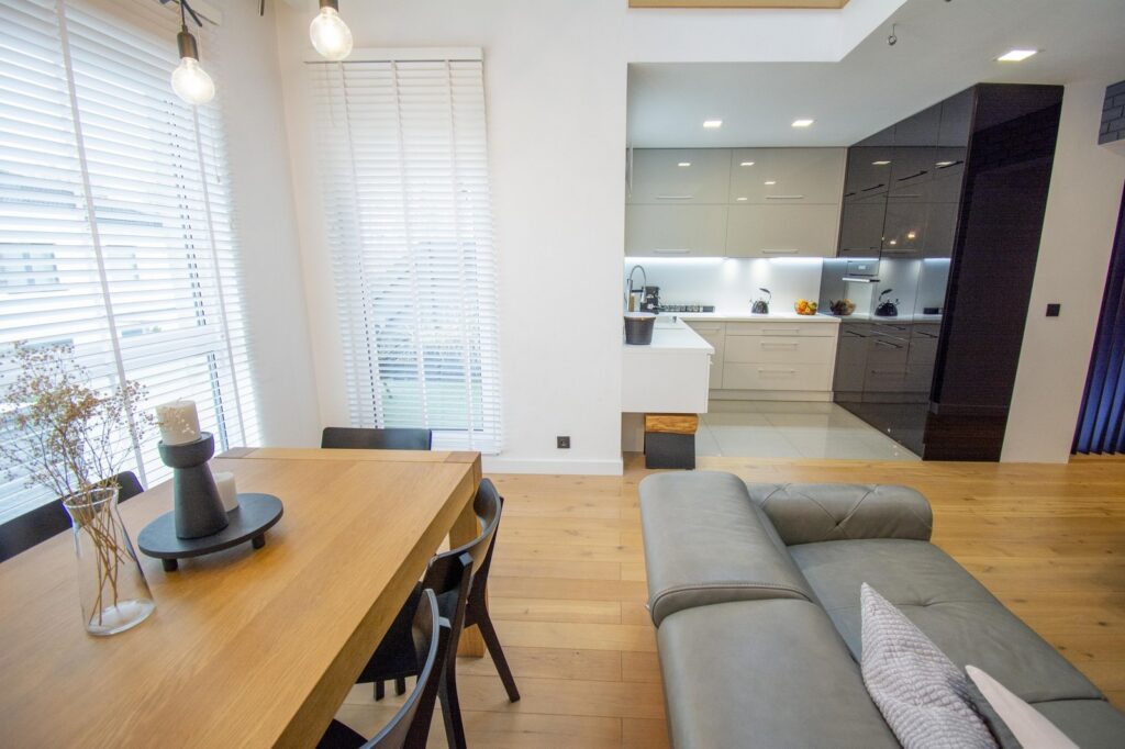 81,65 m2 z antresolą/ Gotowe do wprowadzenia - zdjęcie 1