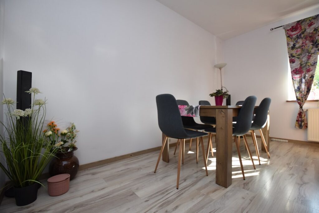 Połowa domu 96 m2, 3 pokoje, duży ogród, - zdjęcie 7